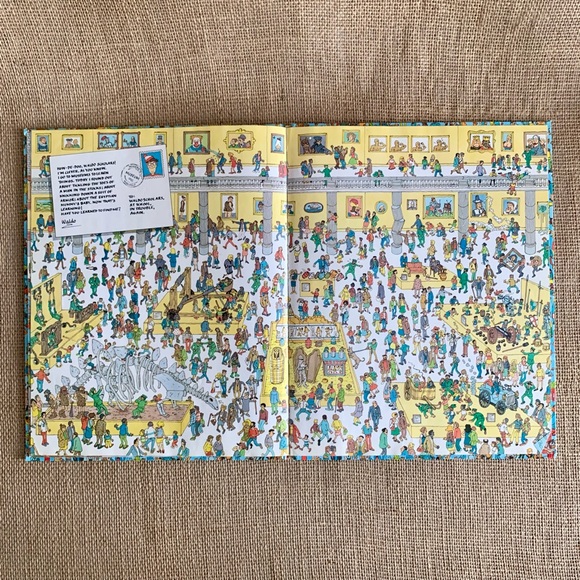 WHERE’S WALDO Oversized Hardback Search and Find Fun Book - Picture 5 of 11